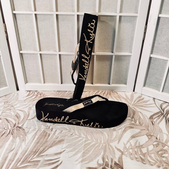 Kendall and Kylie Sandals - Picture 9 of 10